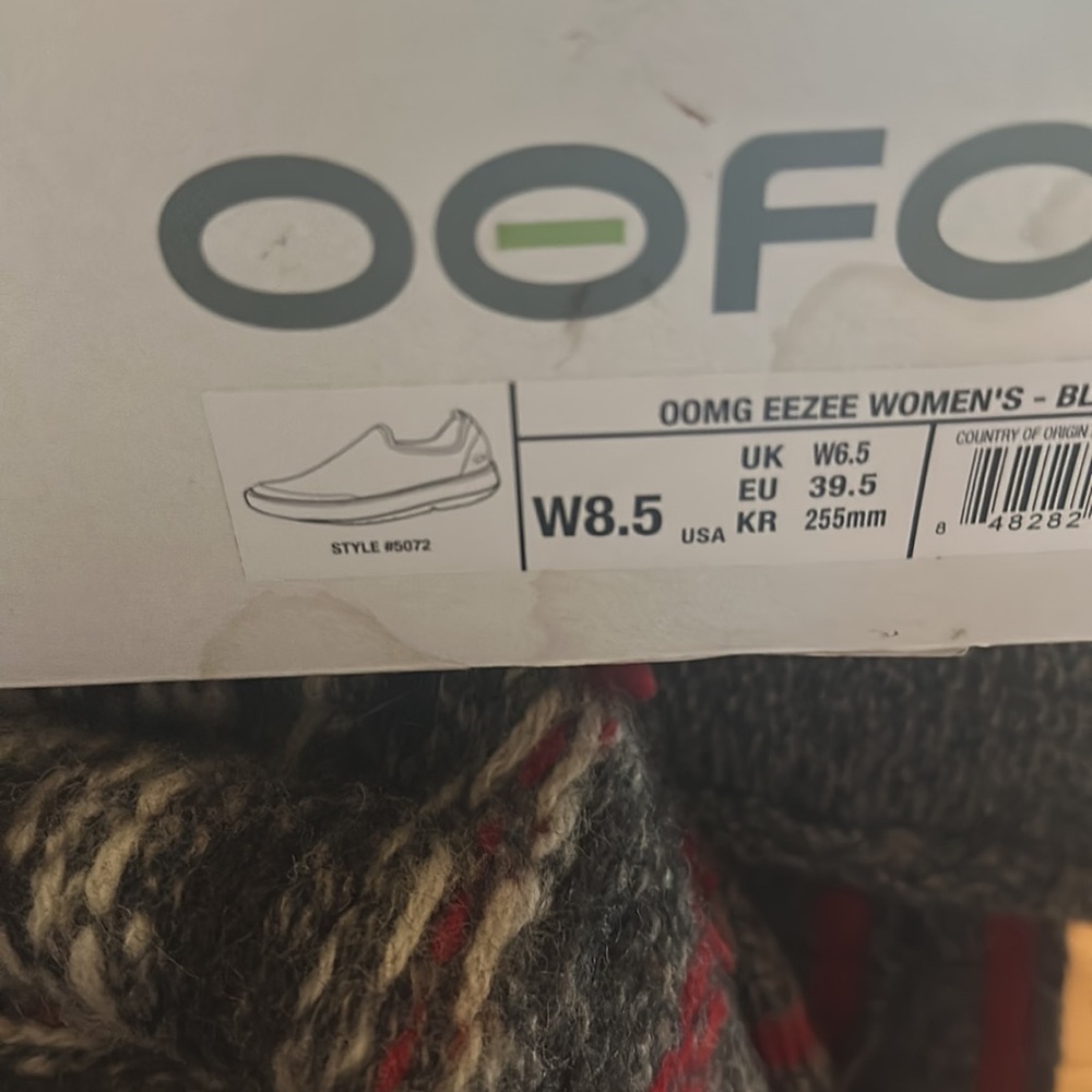 NEW OOFOS WOMEN'S OOMG EEZEE LOW SHOE - BLACK size 6.5 - Picture 2 of 2